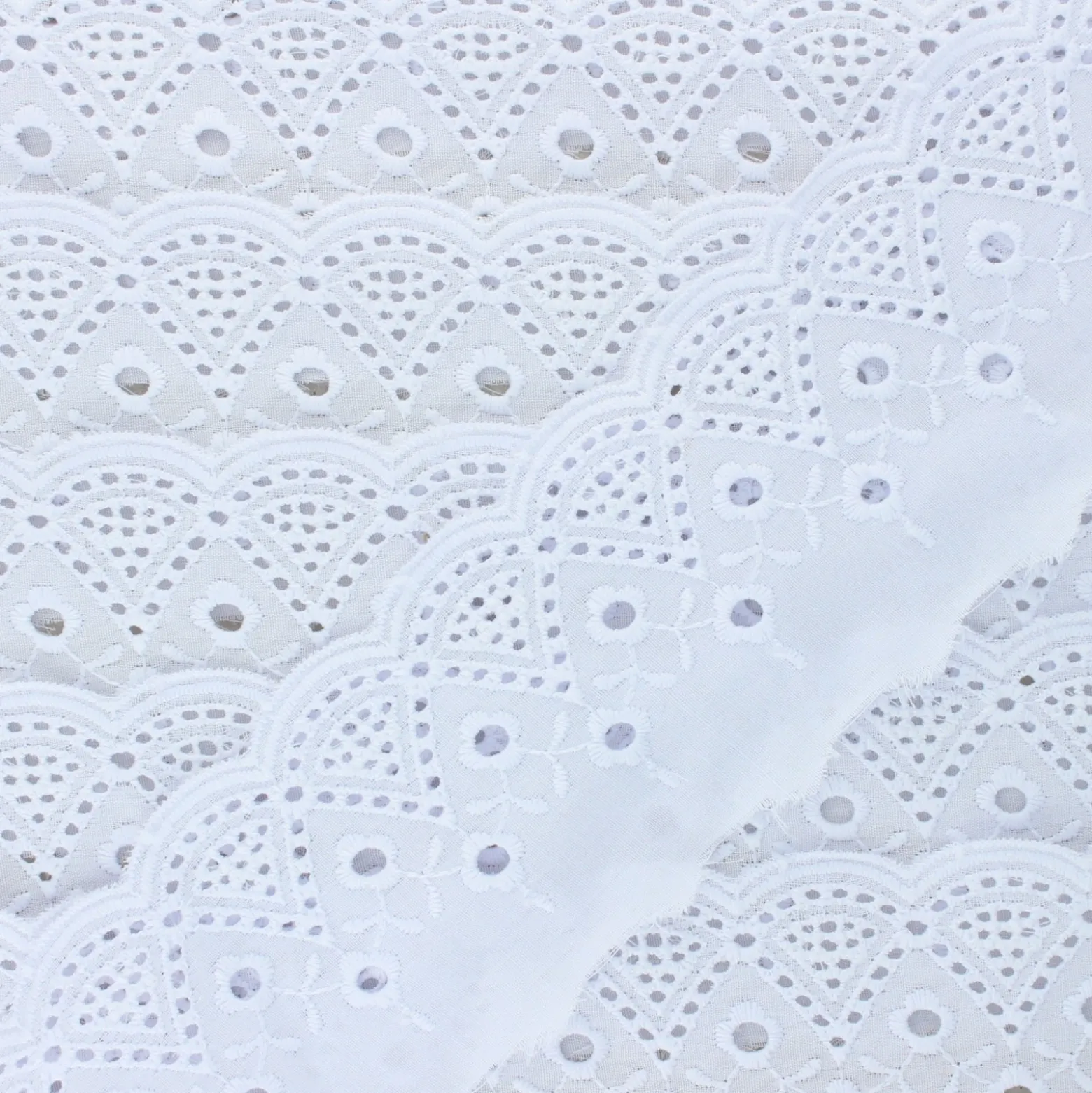 Broderie Anglaise Luceline 65 mm - blanc