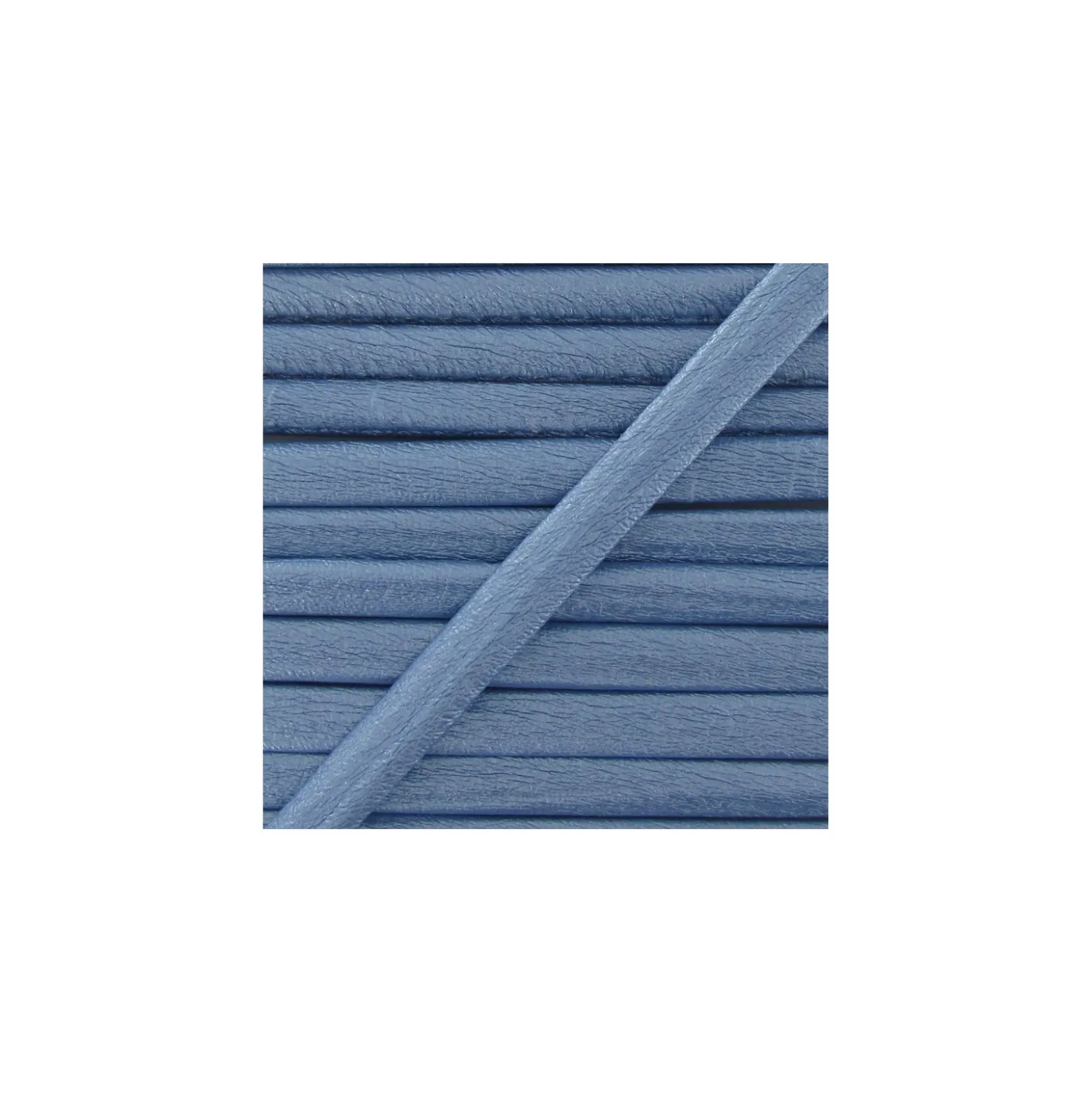 Cordon simili cuir métallisé bleu ciel