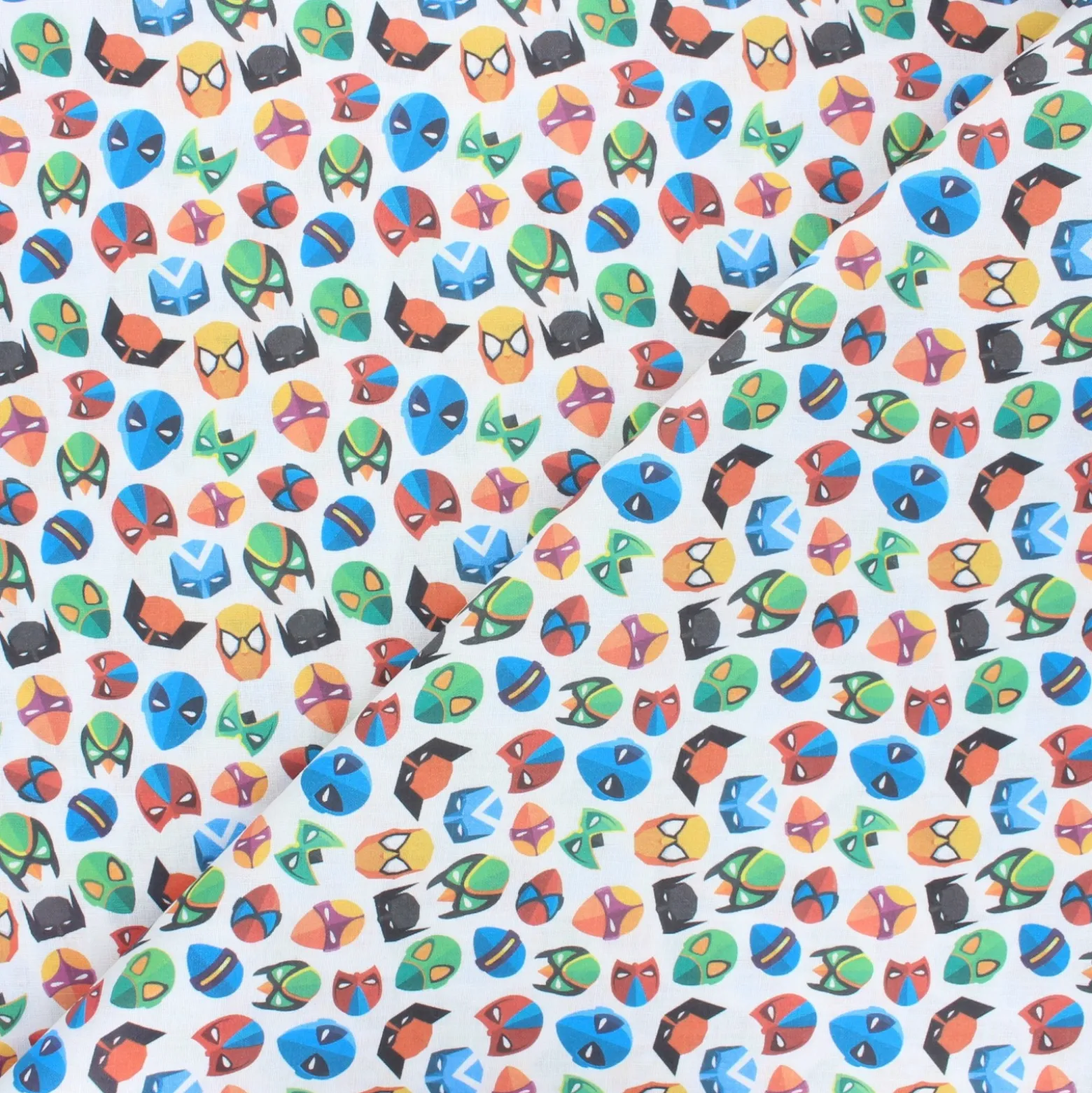 Coupon 100 cm x 145 cmTissu coton cretonne Super masks - blanc