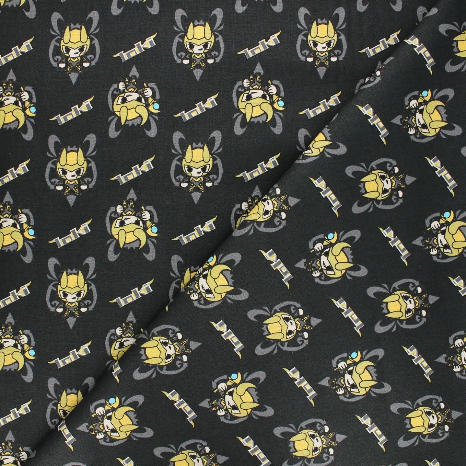 Coupon 100 cm x 110 cm Tissu coton Marvel Comics action Loki - noir