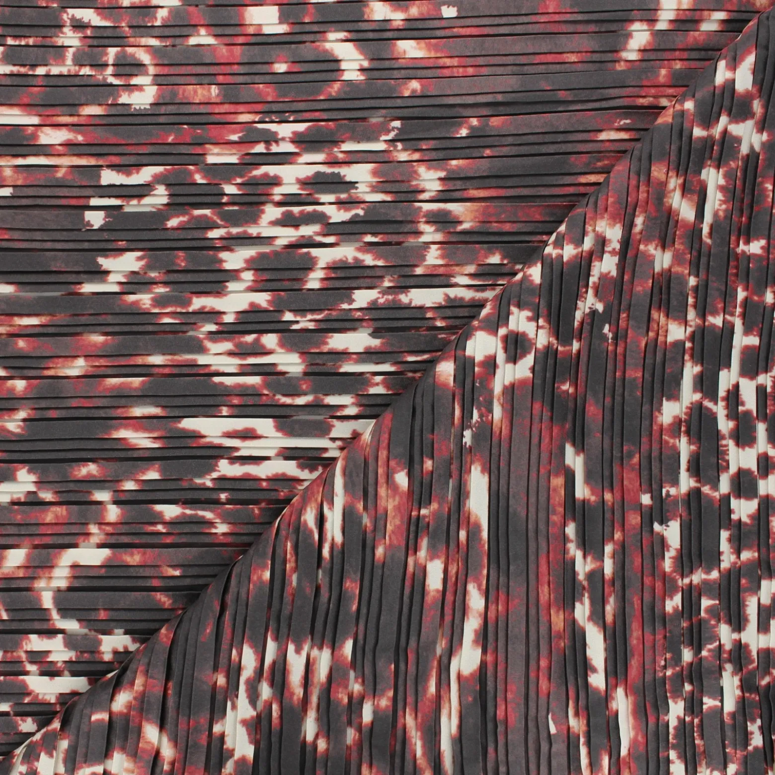 Coupon 50 cm x 140 cm Tissu polyester plissé Tatiana - rouge