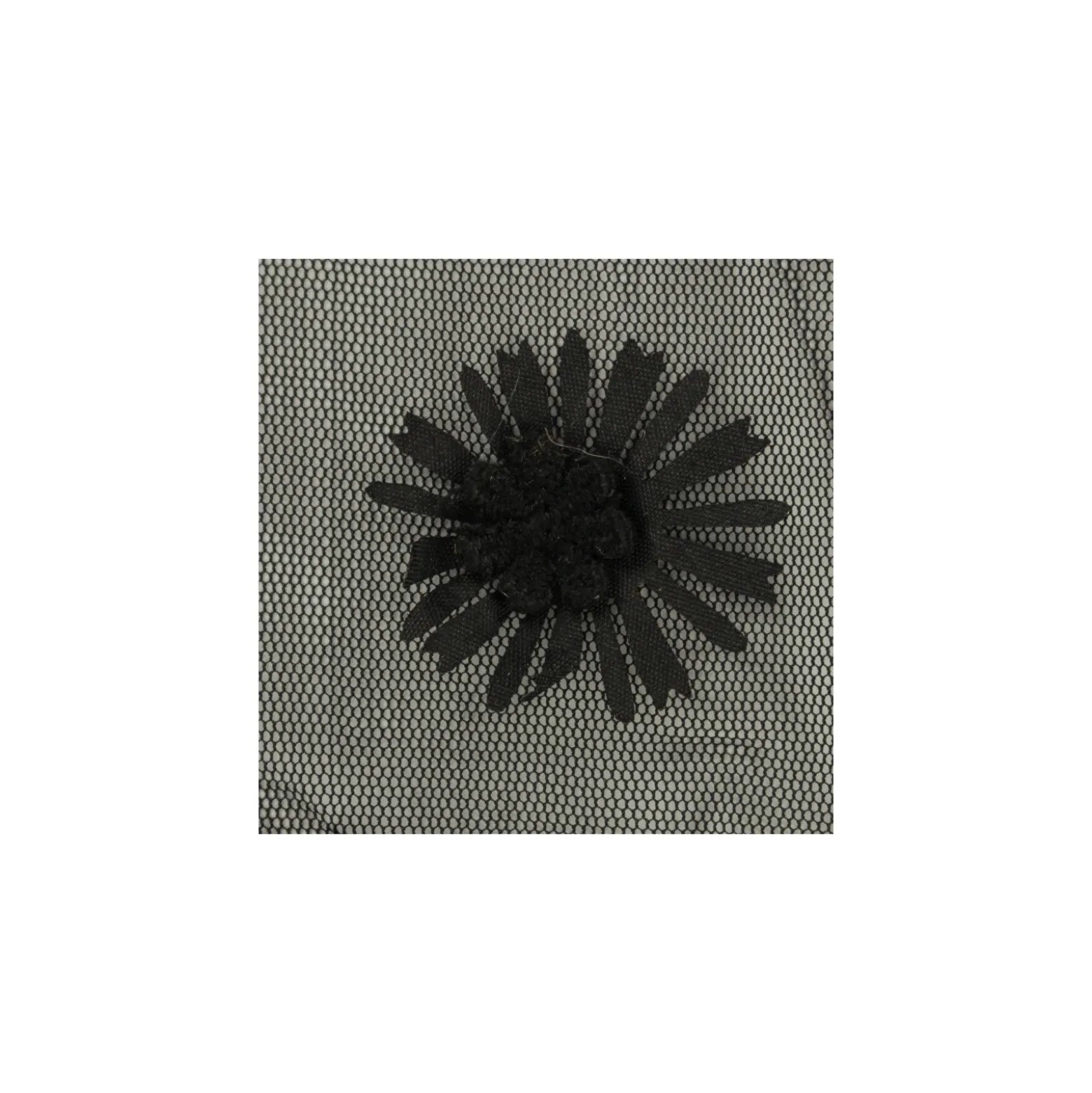 Coupon 150 cm x 156 cm Tissu tulle brodé Daisy 3D - noir