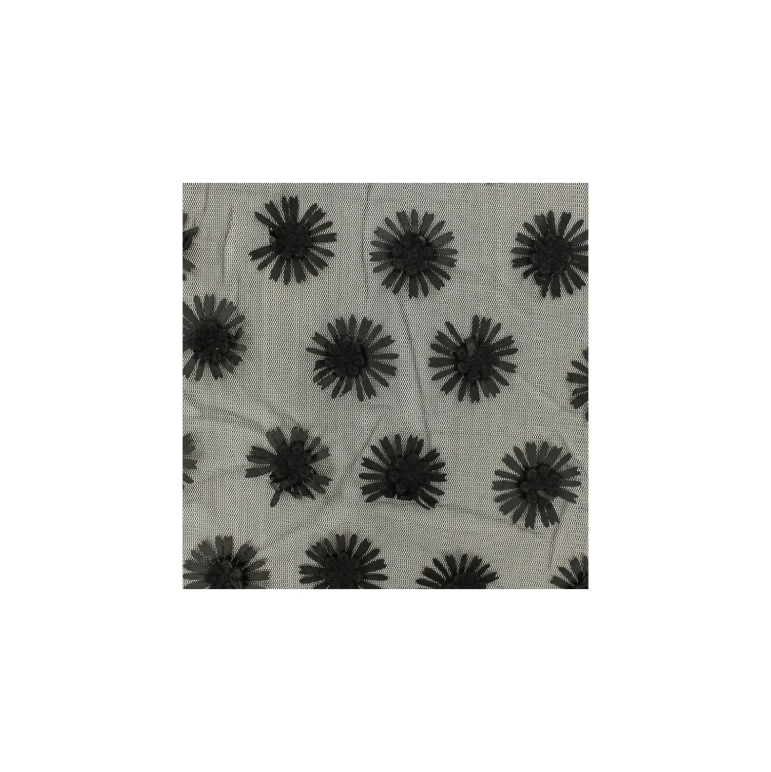 Coupon 150 cm x 156 cm Tissu tulle brodé Daisy 3D - noir