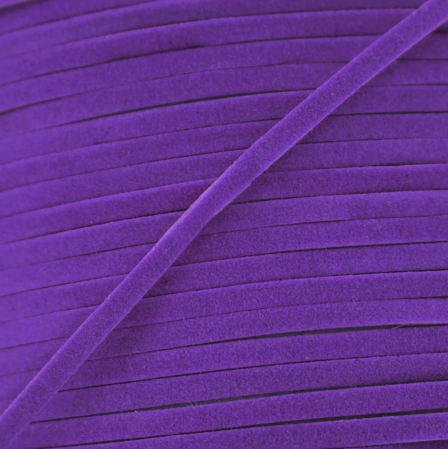 Lacet aspect daim violet