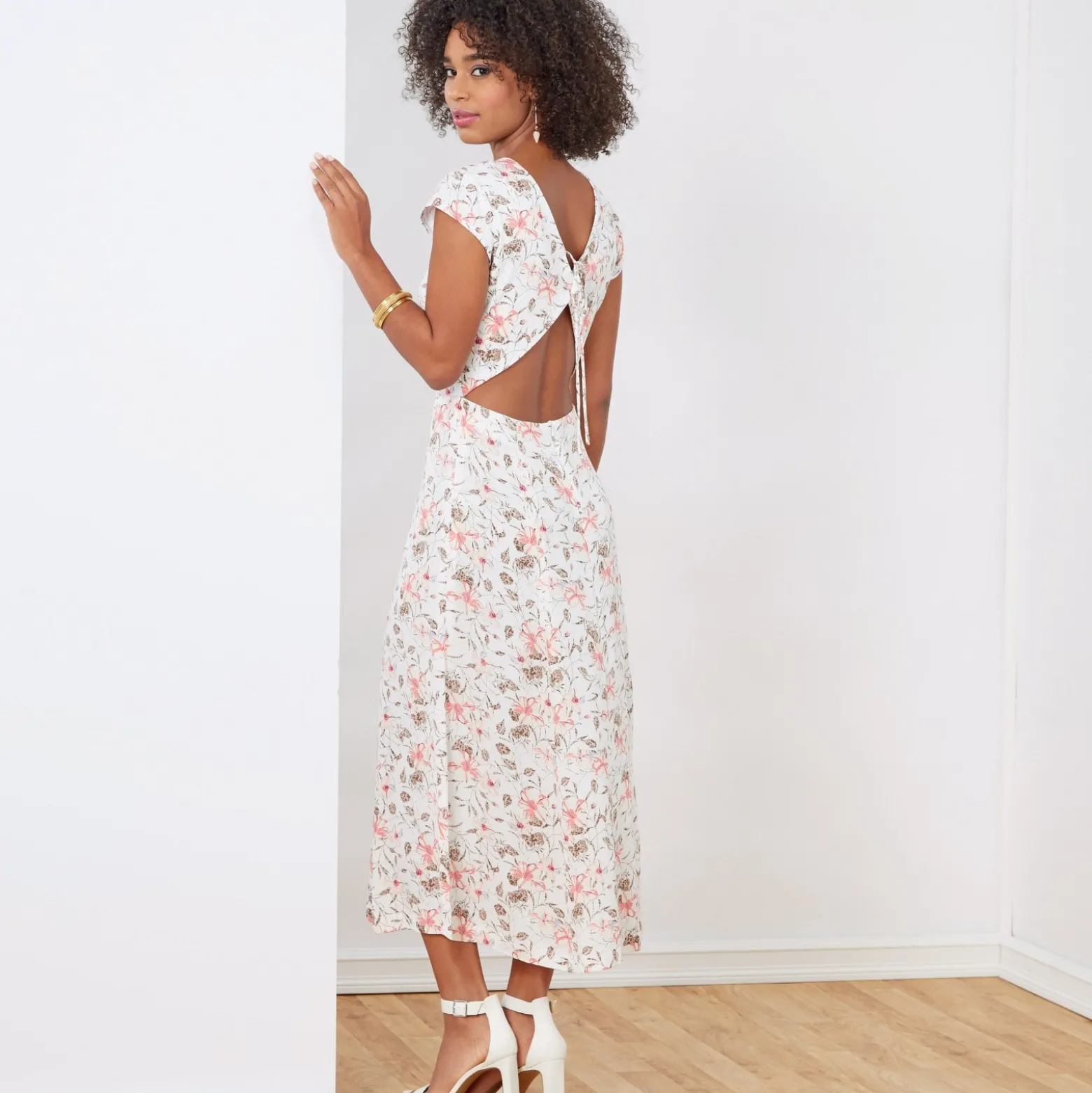 Patron Robe manches courtes Femme - New Look 6696