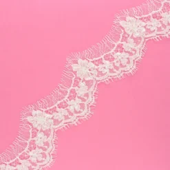 Ruban dentelle de Calais® perlée Camelia 60 mm - ivoire x 50cm